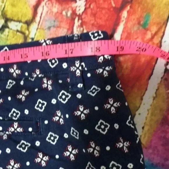 Liz Claiborne plus‎ size 14 shorts navy blue with white and red pattern - Picture 5 of 8